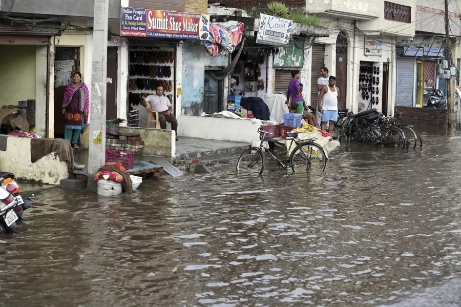 Al menos 89 muertos y cientos atrapados por lluvias en Kerala