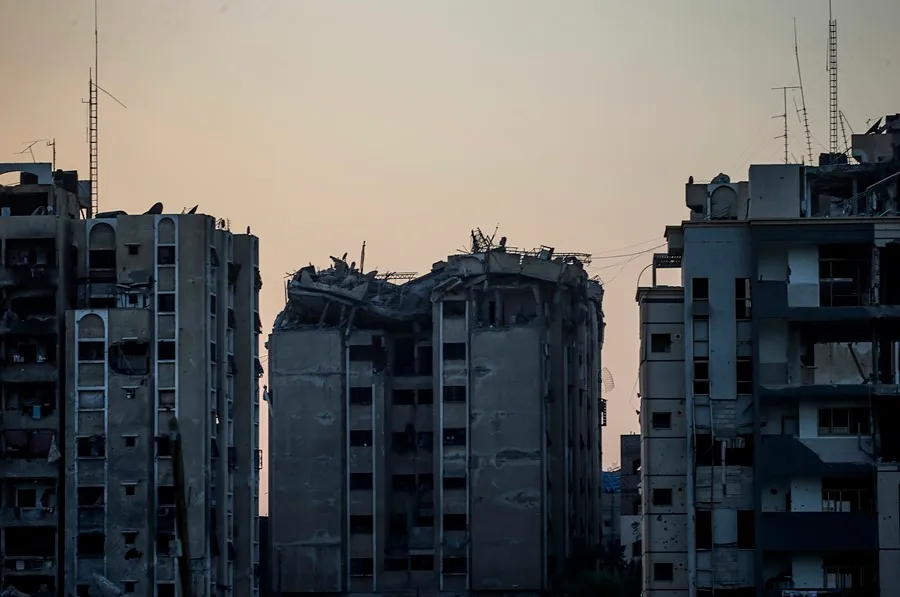 El Ejército israelí reporta la eliminación de al menos 100 milicianos en una ofensiva en el este de Jan Yunis, que continúa desde el lunes.