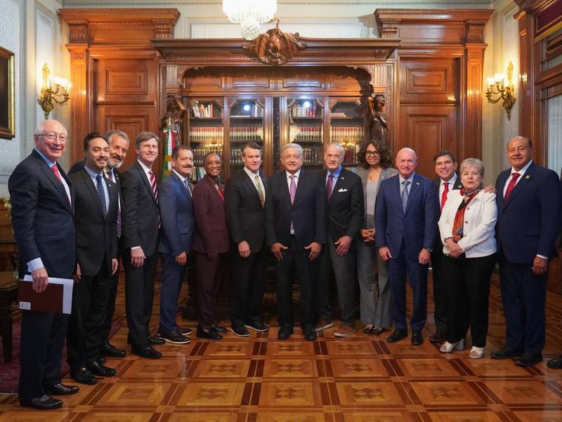López Obrador se Reúne con Legisladores de EU en Palacio Nacional