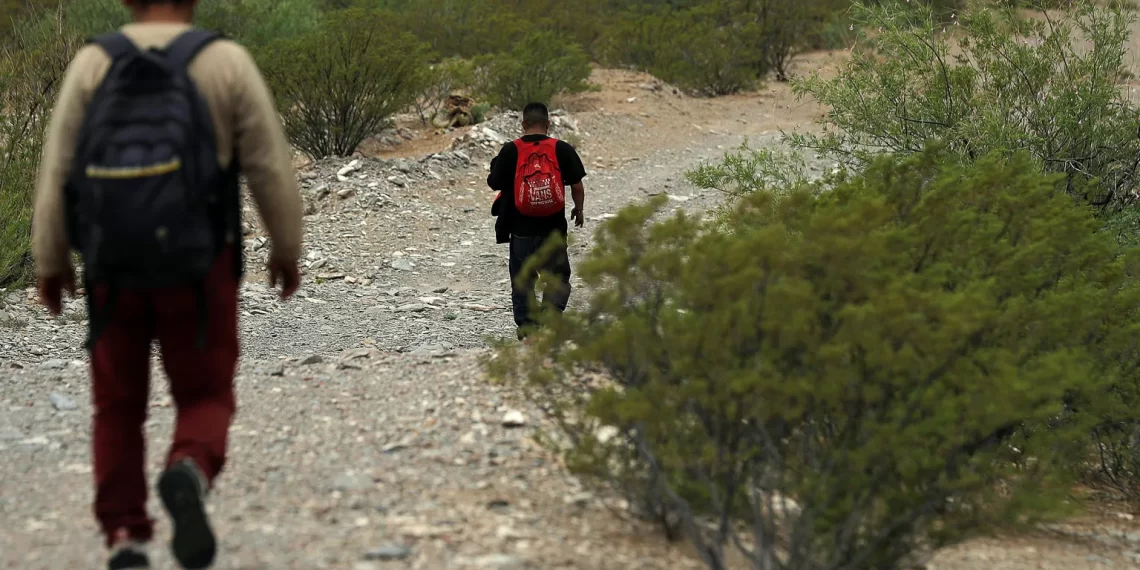 Operativos en la frontera México-EE.UU.: Migrantes enfrentan desafíos extremos en el desierto de Chihuahua