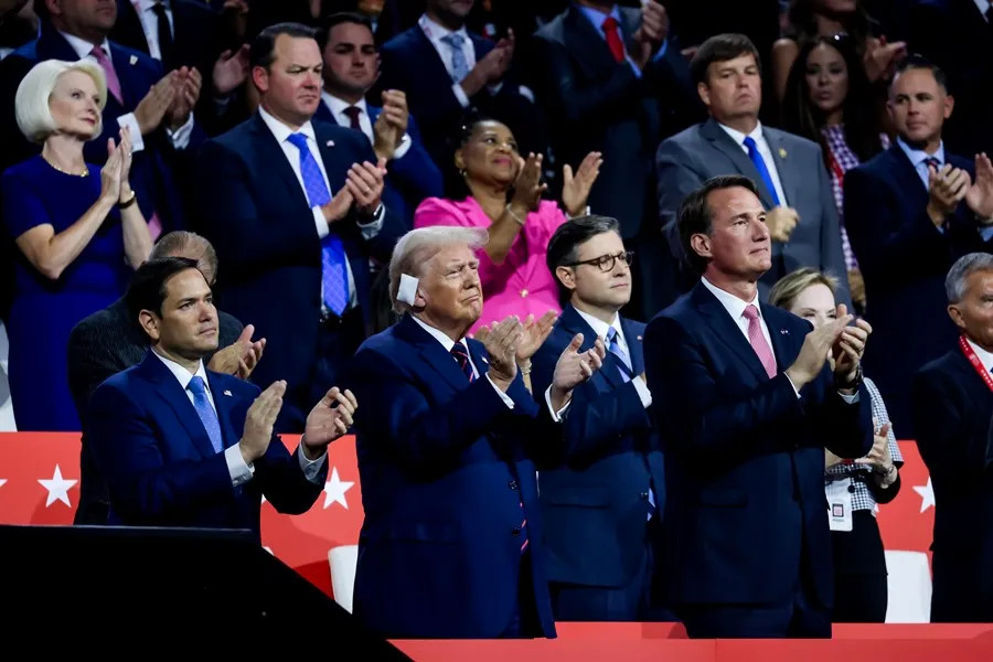 Donald Trump apoya a J.D. Vance en convención republicana