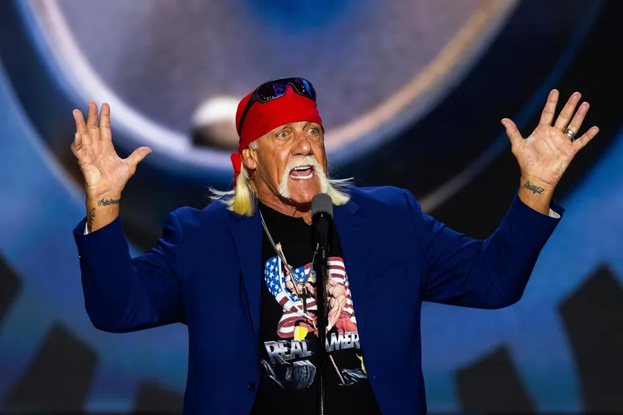 Hulk Hogan se une al respaldo público a Donald Trump durante la Convención Nacional Republicana.