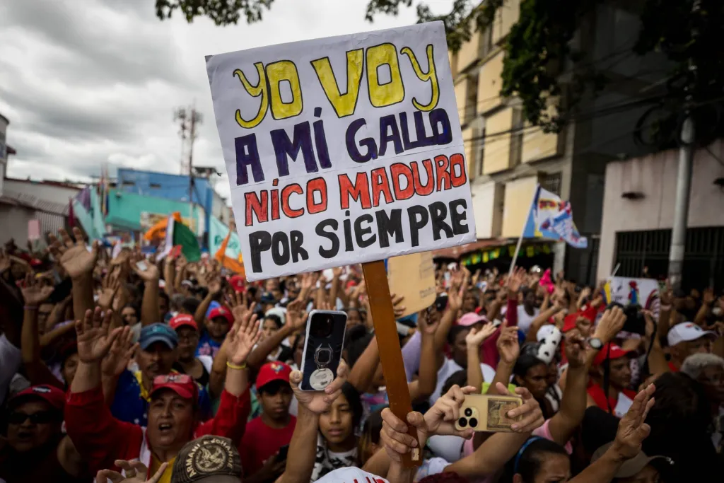 El gobierno chavista de Nicolás Maduro intensifica su campaña con ataques verbales a los opositores.