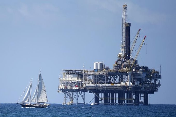 Precios del petróleo bajan por expectativas de alto el fuego en Gaza y fortaleza del dólar