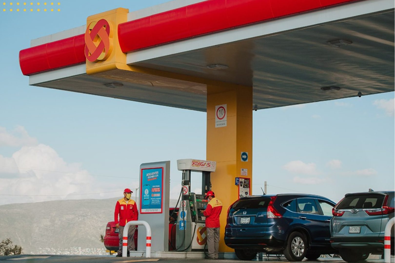Oxxo Gas se Adentra en el Mundo de las Energías Limpias: Explorando la Carga de Autos Eléctricos