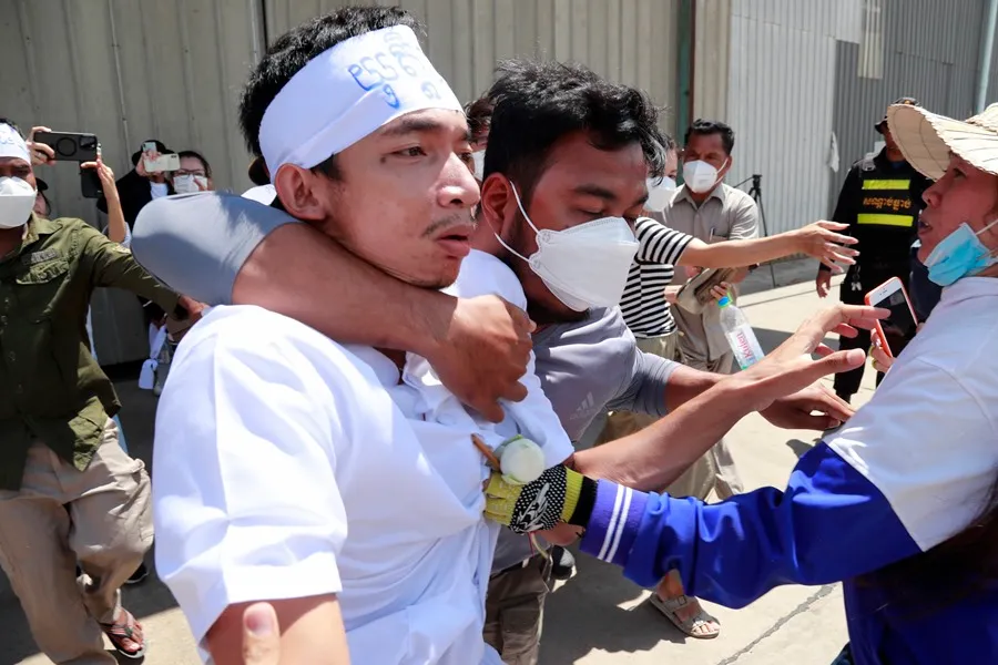 El tribunal condenó a activistas ambientales en Camboya por conspirar contra el Gobierno e insultar a la monarquía.