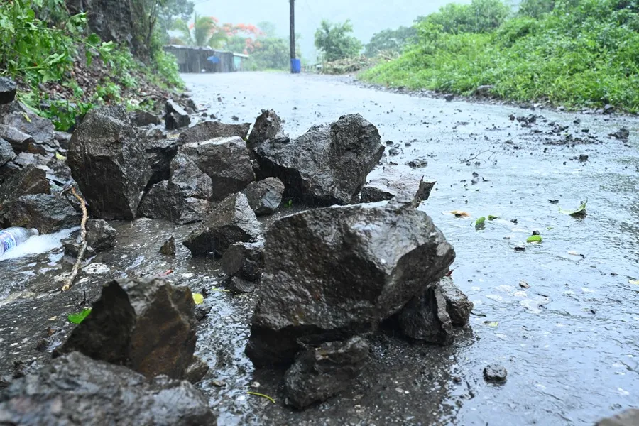 Jamaica mantiene toque de queda debido al huracán Beryl, categoría 4.
