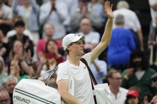 Jannik Sinner Se Retira del Torneo Olímpico por Enfermedad