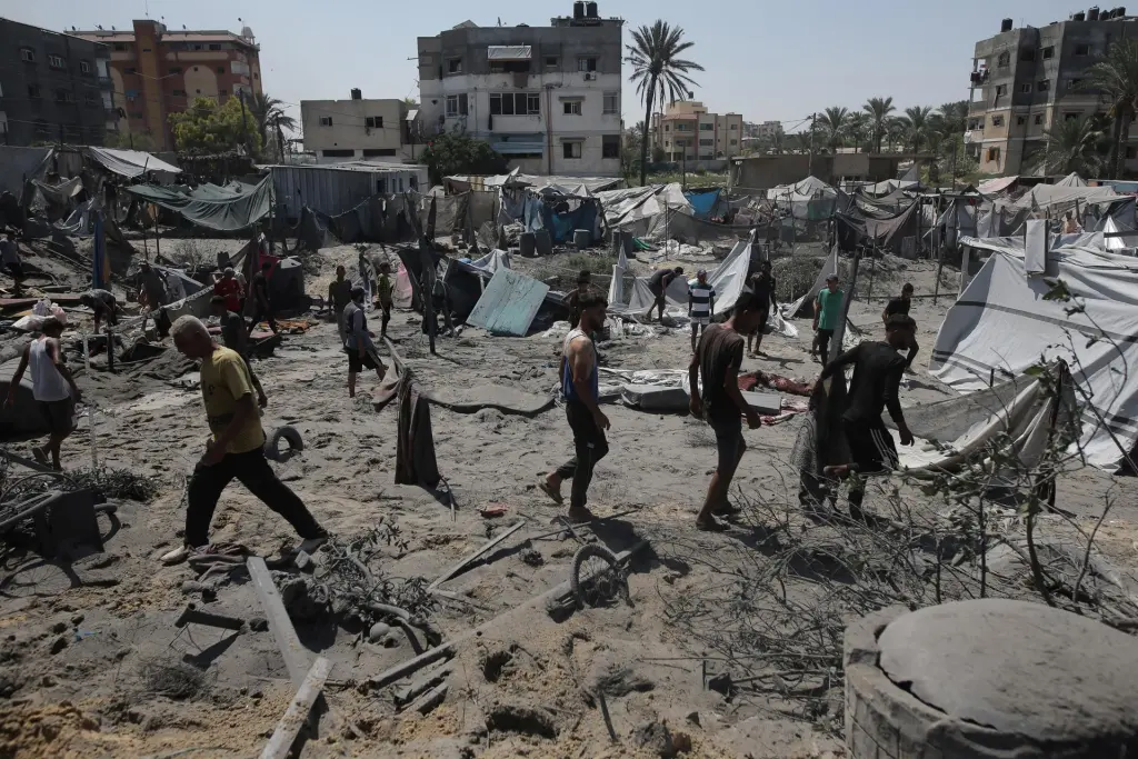 Un bombardeo israelí en el campo de refugiados de Maghazi resultó en la muerte de cinco personas, incluidos tres niños.
