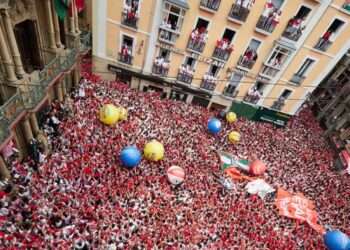 Inician las Fiestas de San Fermín en Pamplona con el “Chupinazo”