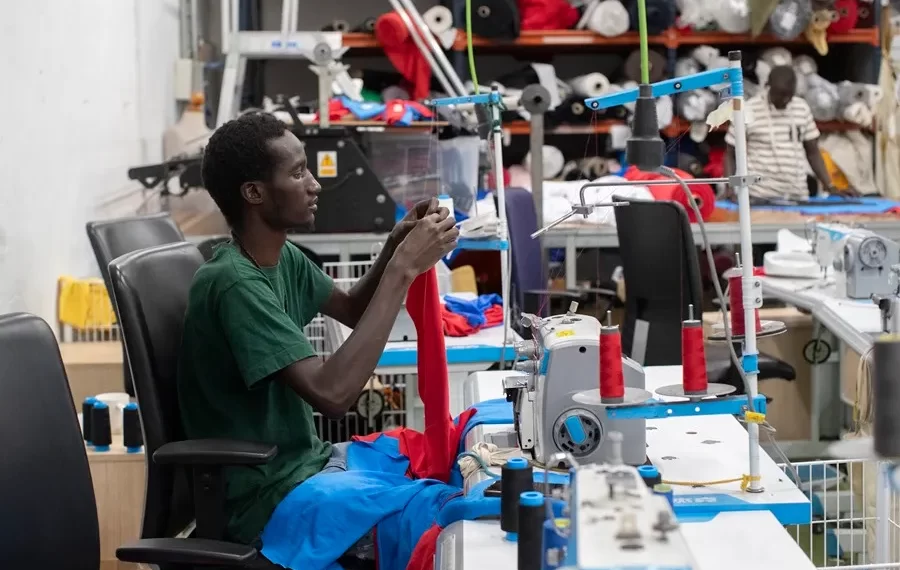 Top Manta Lanza Camisetas en Protesta por la Migración Forzada