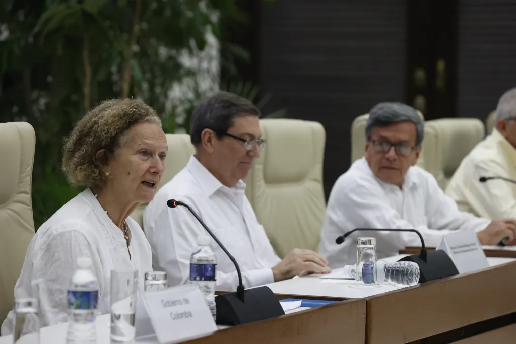 El Gobierno de Colombia niega acusaciones sobre financiamiento al ELN mediante contratos corruptos.