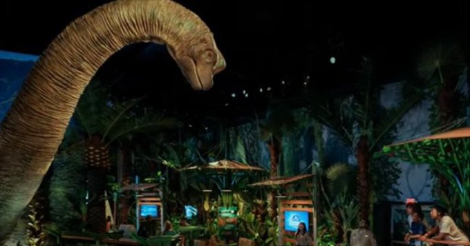 Roban dinosaurio mecánico valuado en 2 millones de pesos en Perisur CDMX