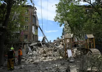 43 civiles muertos por ataques en Ucrania, mientras persisten las tensiones con Rusia