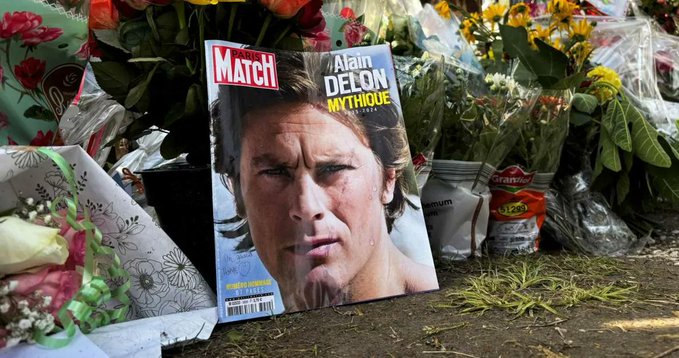 Alain Delon es enterrado en privado en su propiedad en Francia