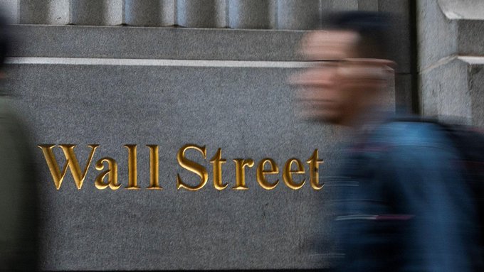 Wall Street cae fuerte: Nasdaq baja y las acciones de Intel se desploman