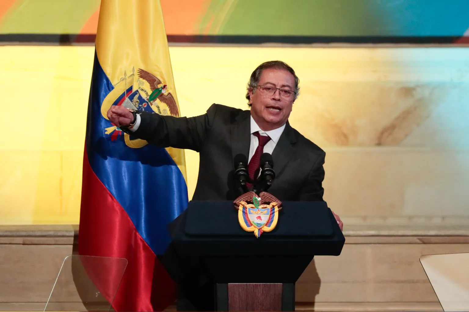Petro urge a un acuerdo entre Maduro y la oposición para evitar crisis en América