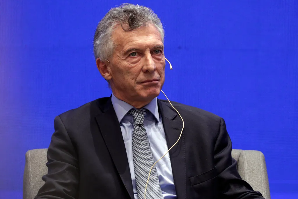 Javier Milei se establece como nuevo líder del liberalismo argentino, superando a Mauricio Macri.