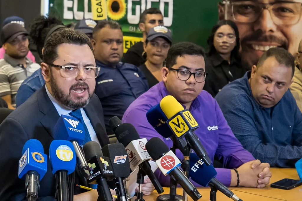 Antonio Ecarri denuncia una “agresión verbal” por parte del fiscal general de Venezuela, Tarek William Saab, tras presentar un recurso contra la certificación de resultados electorales.