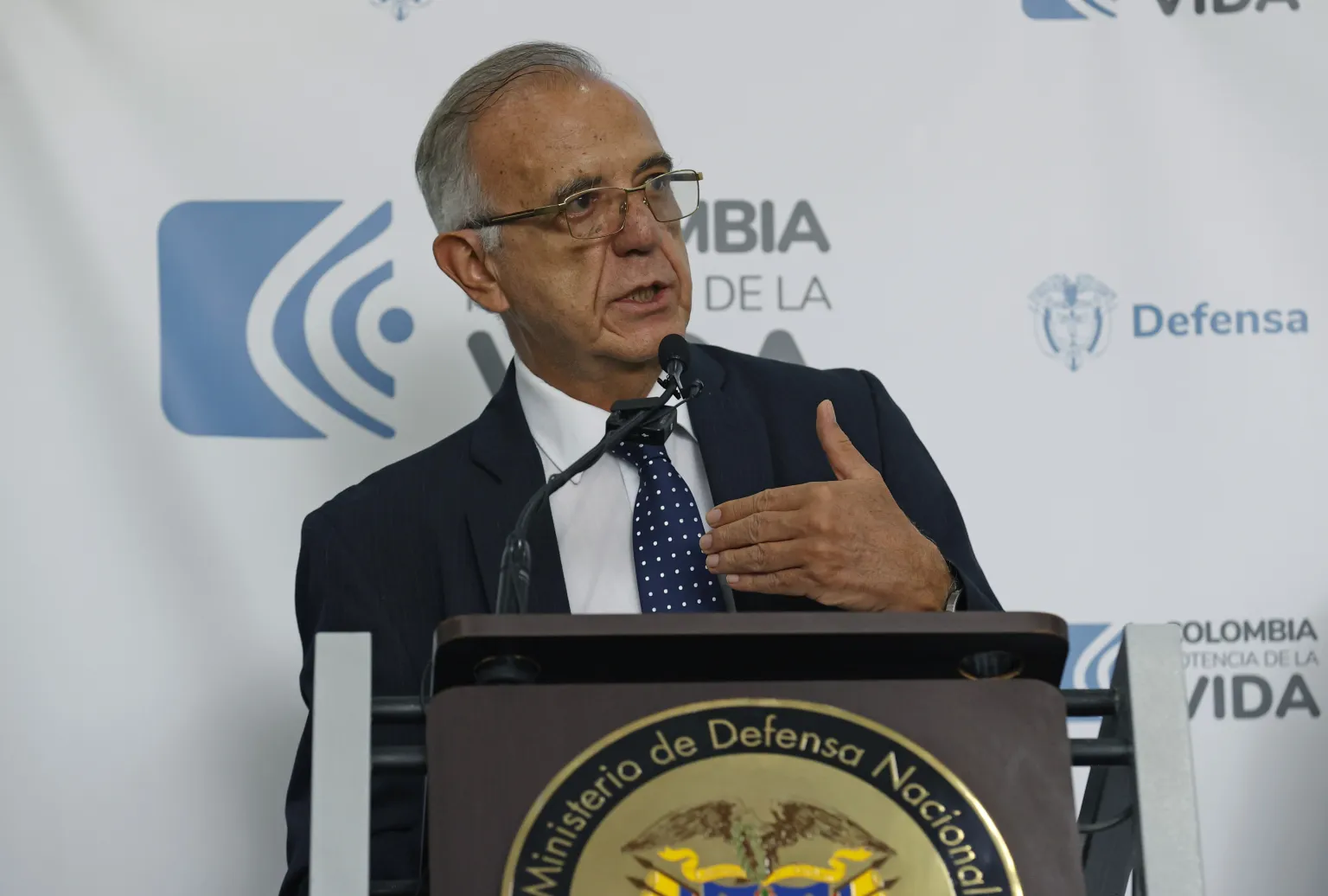 Colombia considera suspender el alto el fuego con disidencias