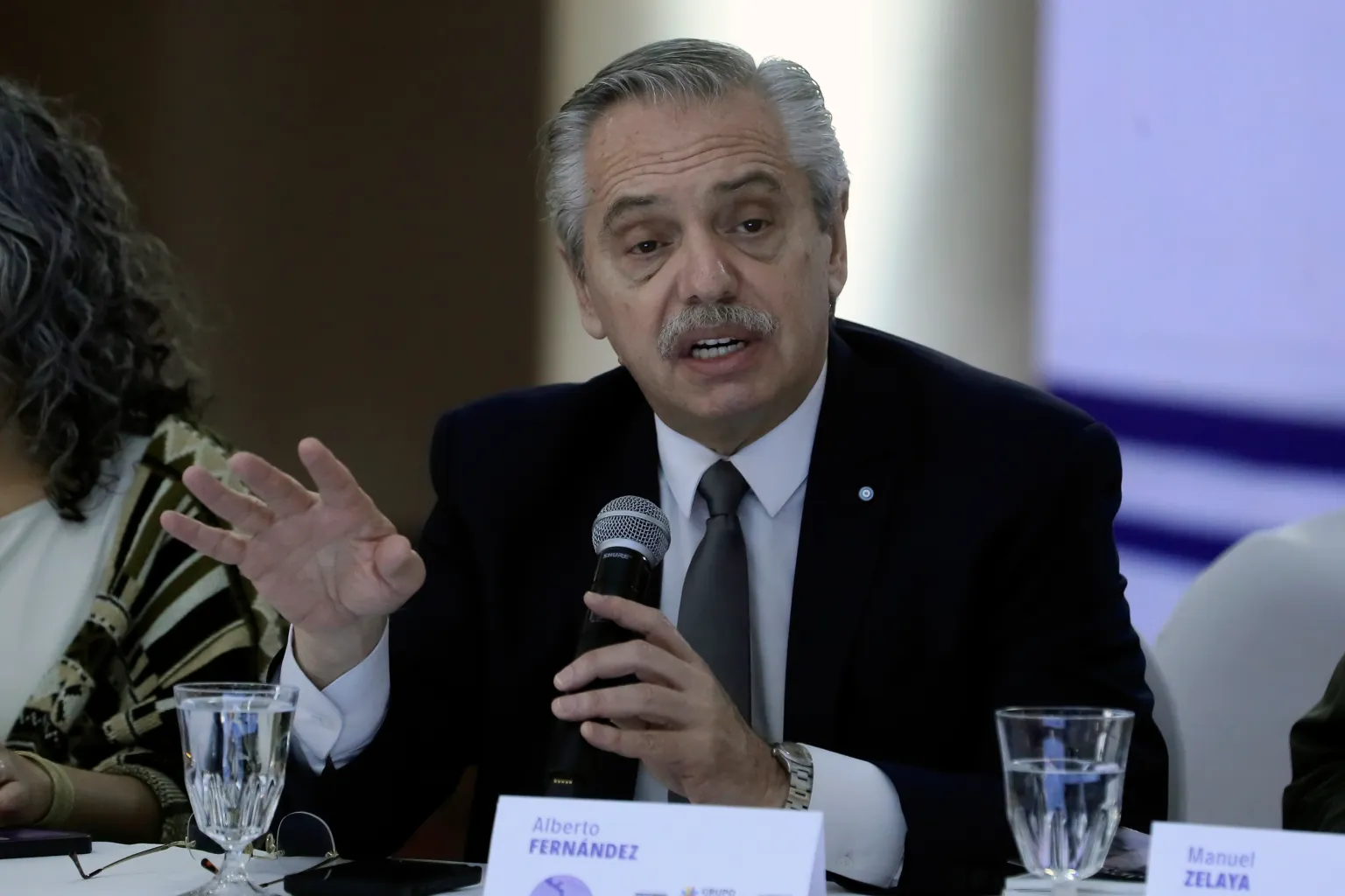Propuesta de Ley en Argentina Busca Revocar Beneficios a Alberto Fernández Tras Acusaciones de Violencia