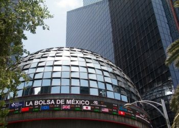 Bolsa mexicana arranca la semana con ligeras pérdidas