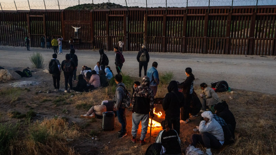 Republicanos Intensifican Críticas a Harris con el Foco en Migración y Políticas de Walz