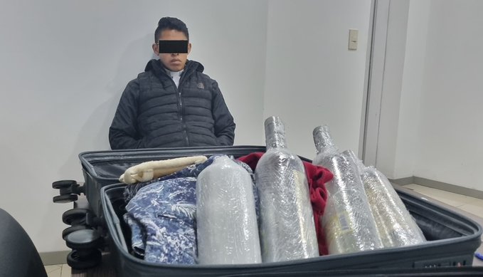 Paraguay arresta a mexicano con drogas ocultas en botellas de tequila y shampoo