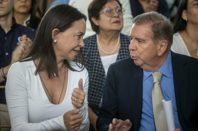 Opositores piden a fuerzas de seguridad detener a Maduro