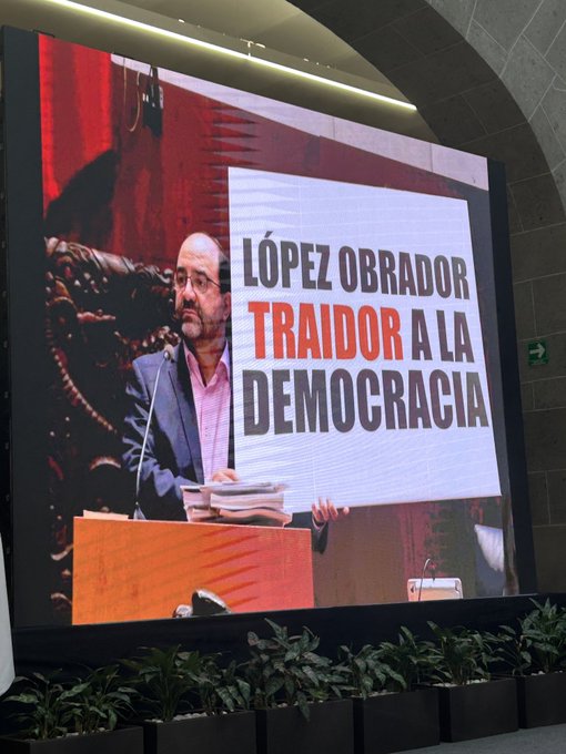 Álvarez Icaza acusa a AMLO de traicionar la democracia