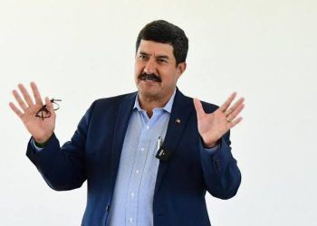 Sheinbaum respalda a Javier Corral y niega que salga de su equipo