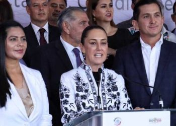 Morena presenta a 2 senadores del PRD; falta uno para mayoría calificada en el Senado