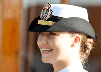 La princesa Leonor inicia su formación en la escuela naval de Marín
