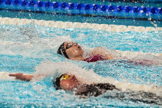 María Delgado gana bronce en 100 metros espalda en París