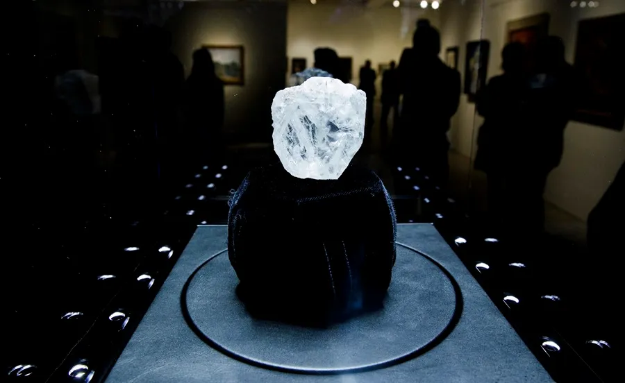 La compañía Lucara Diamonds descubre un diamante de 2.492 quilates.