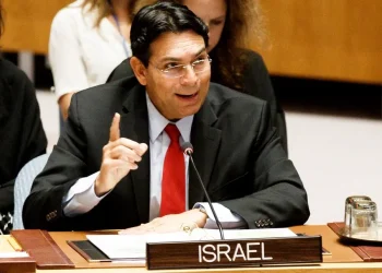 Nuevo embajador de Israel en la ONU llama a su colega palestino “terrorista con traje”