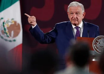 López Obrador solicita a la FGR que convoque a Peña Nieto sobre el caso Ayotzinapa si hay pruebas suficientes