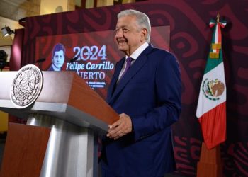AMLO descarta hablar con Ken Salazar sobre la reforma judicial: “Es un tema de los mexicanos”