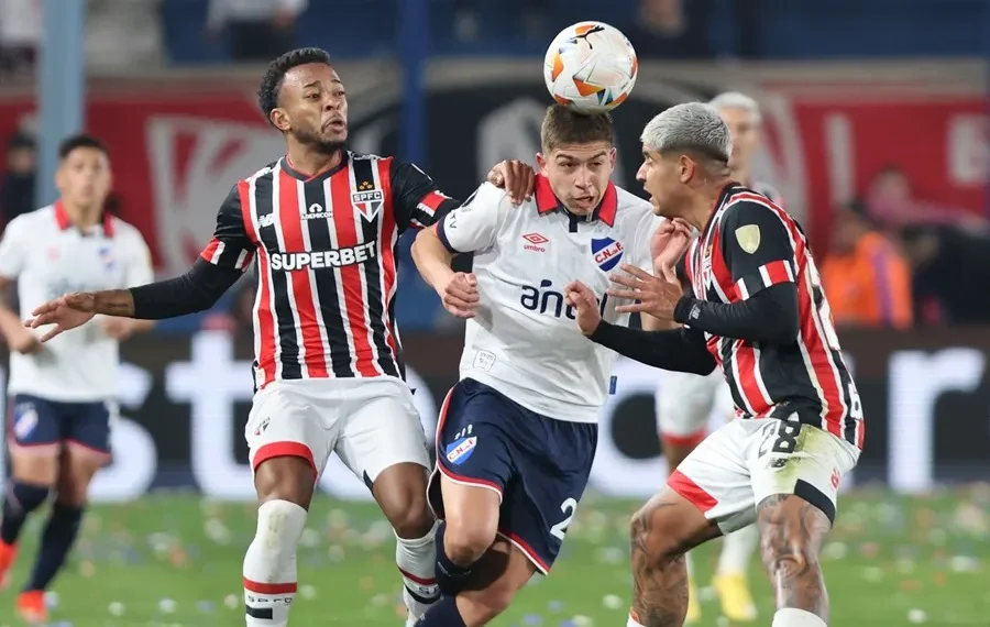 São Paulo enfrenta a Nacional con ventaja mínima; Bolívar busca remontada ante Flamengo