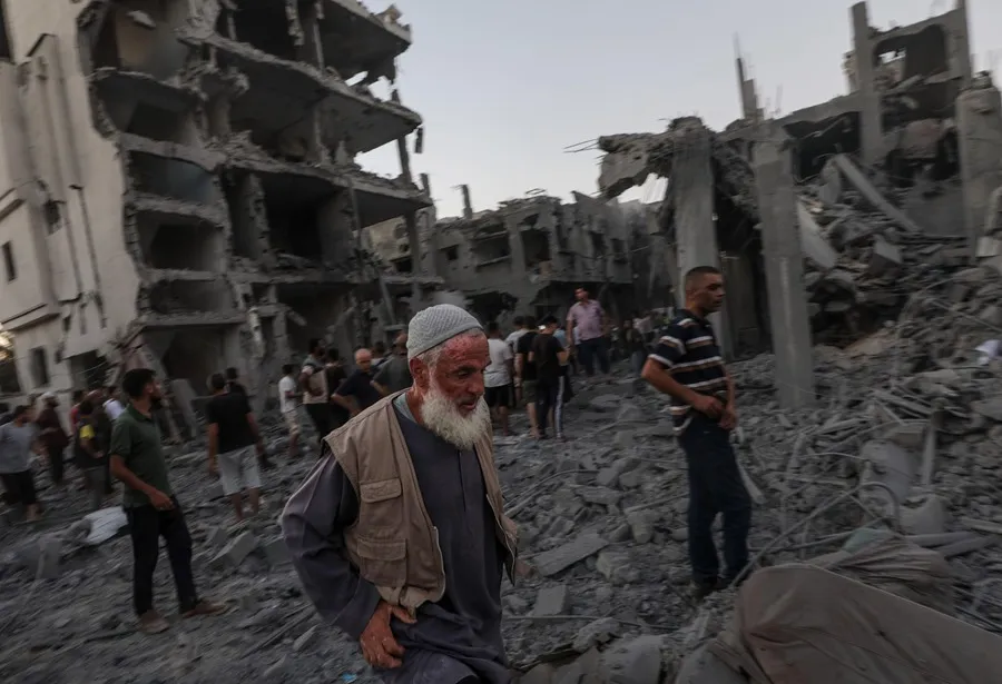 Un informe de B’Tselem revela graves abusos y torturas a presos palestinos en prisiones israelíes, incluyendo agresiones sexuales y condiciones inhumanas.