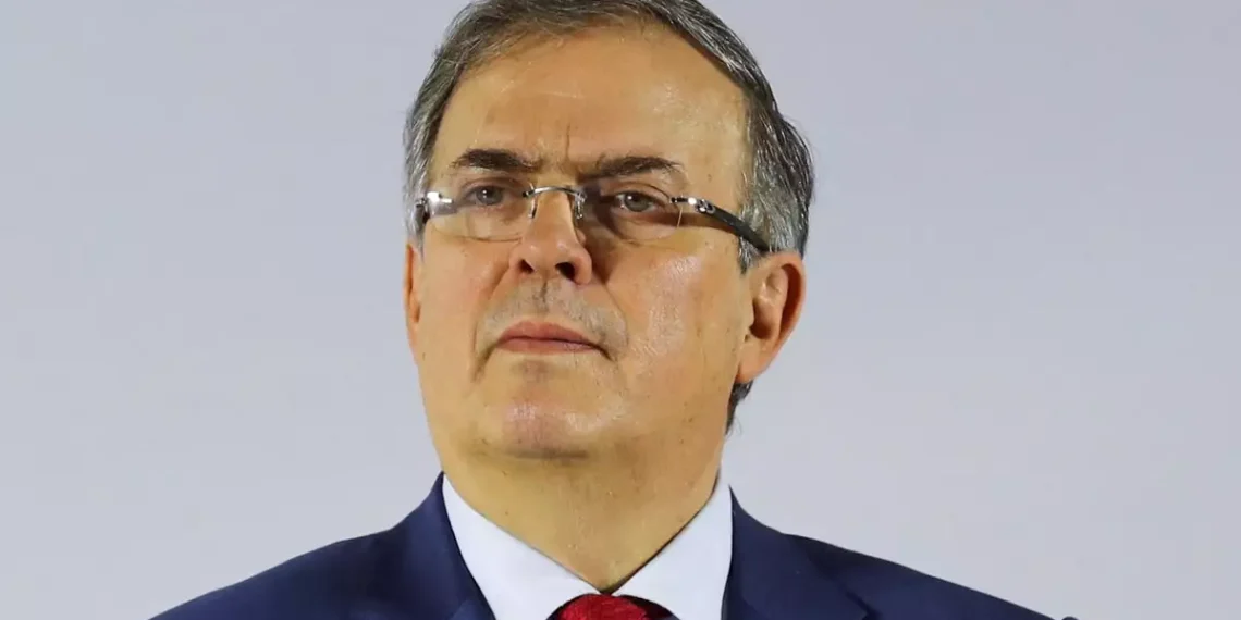 Ebrard y otros ‘pluris’ se registran como senadores; ex canciller mantiene perfil bajo