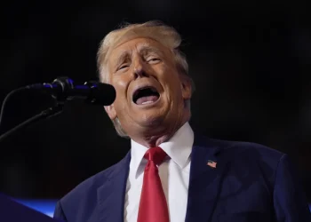 Trump Intensifica su Campaña Nacional Durante la Convención Demócrata