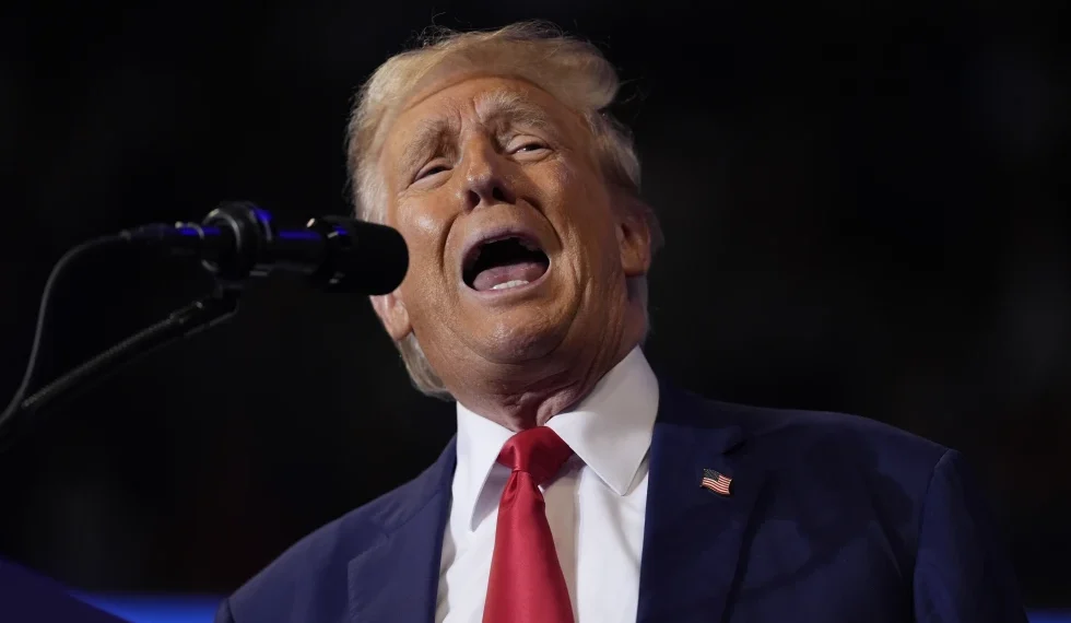 Trump Intensifica su Campaña Nacional Durante la Convención Demócrata