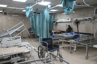 Uno de los últimos hospitales en Gaza se vacía tras orden de evacuación de Israel