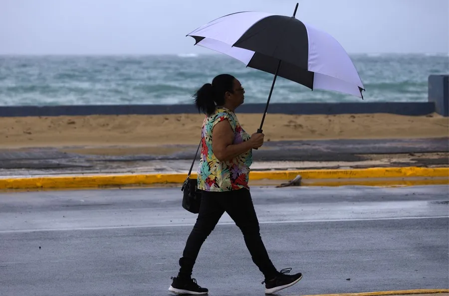 Ernesto se ha convertido en huracán, el tercero de la temporada en el Atlántico.