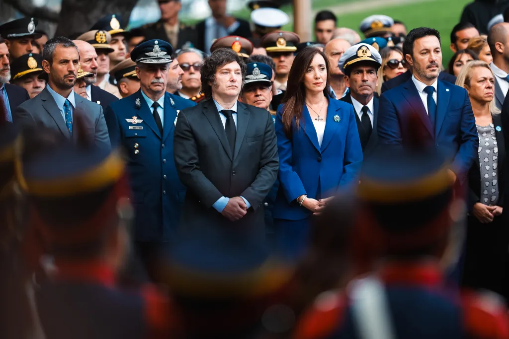 La vicepresidenta de Argentina, Victoria Villarruel, ha anunciado su intención de reactivar las investigaciones relacionadas con el terrorismo perpetrado por guerrillas de izquierda durante la década de 1970.