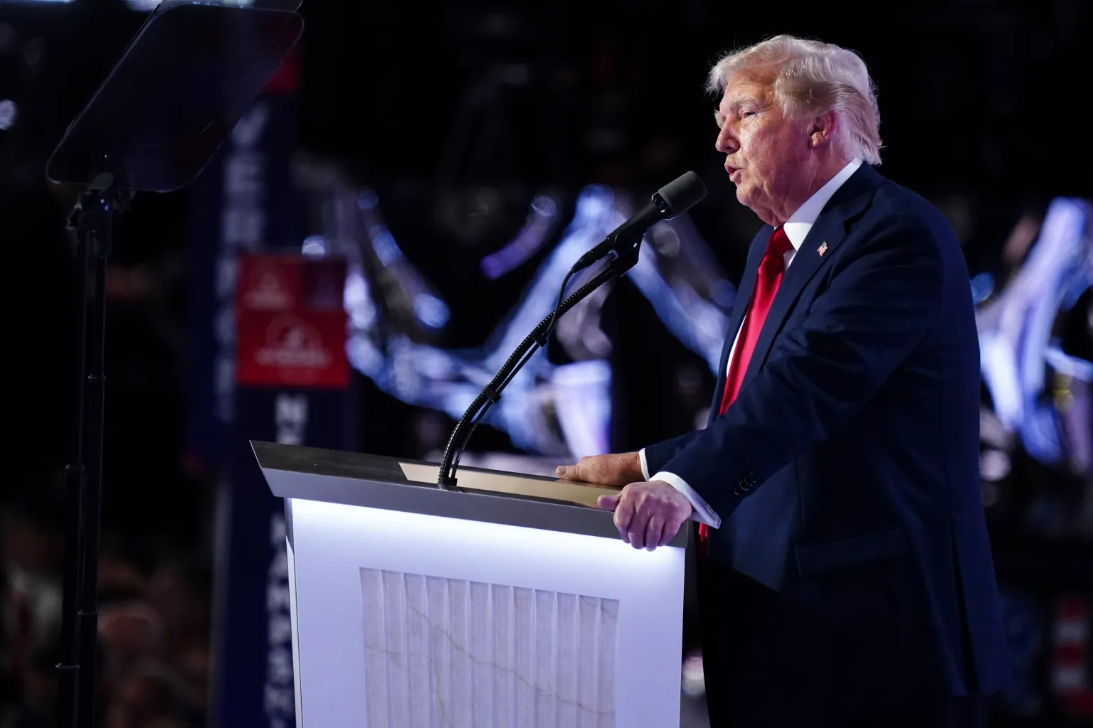 Donald Trump alabó la actuación del gobernador de Minnesota, Tim Walz, en una llamada durante los disturbios por la muerte de George Floyd.