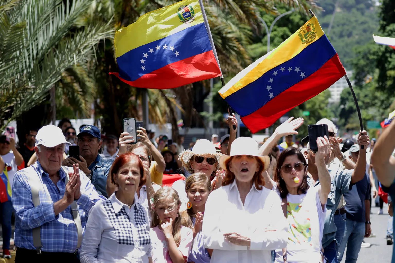 Exmandatarios critican a países por apoyar a la dictadura de Maduro en Venezuela