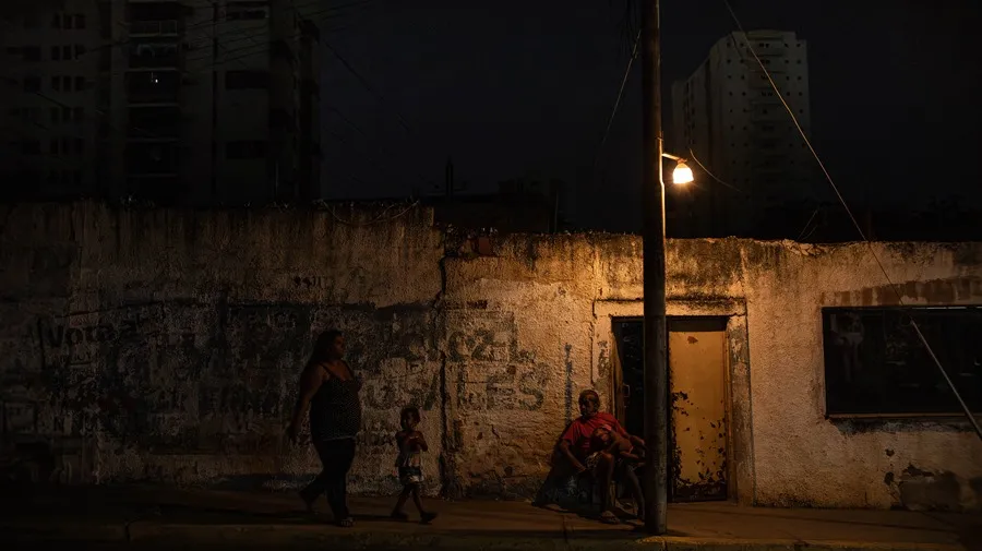 Venezuela enfrenta un apagón nacional desde las 4:50 hora local (8:50 GMT), afectando a varias regiones, incluida la Gran Caracas.