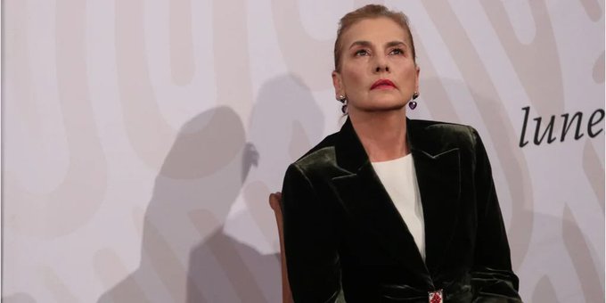 Beatriz Gutiérrez Müller presenta su libro en el Zócalo: “Me retiraré silenciosamente”